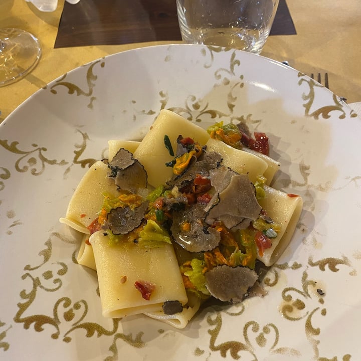 photo of La Cantina di Arianna Pacchetti Tartufo, Fiori Di Zucca E Pomodori Secchi shared by @veronicalulli on  28 Jun 2022 - review