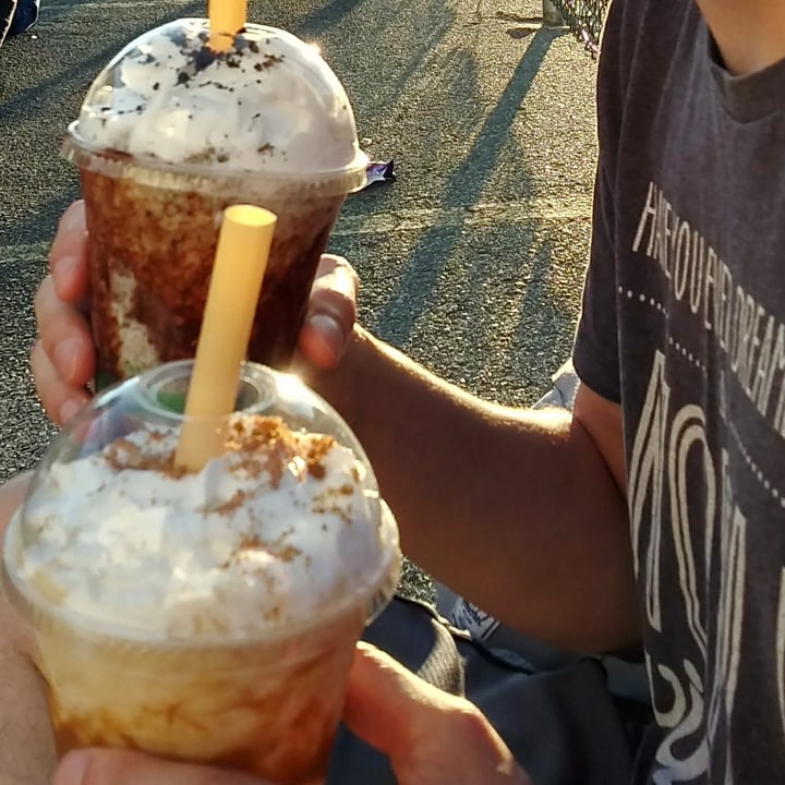 photo of Veg Out Plant Based Burgers & Shakes Biscoff Cookie Shake shared by @elvis08 on  16 Aug 2022 - review