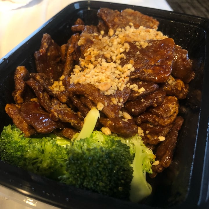 photo of Chef Kenny’s Asian Vegan Vegan Crispy Beef shared by @savetheplantss on  18 Jul 2022 - review