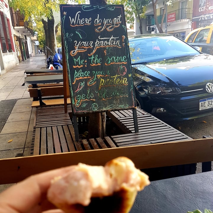 photo of Flipper palermo Empanada de Jamon y Queso shared by @vforvegan on  18 Apr 2022 - review
