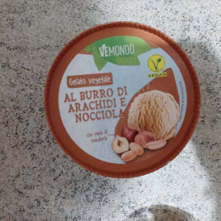 photo of Vemondo  Gelato Al Burro Di Arachidi E Nocciola shared by @llauraa on  28 Jun 2022 - review