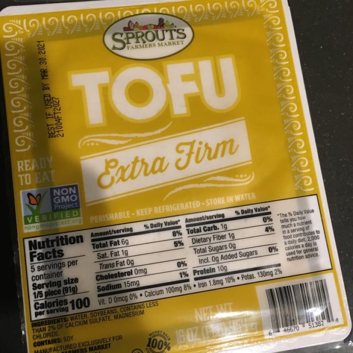 photo of Sprouts Farmers Market Extra Firm Tofu shared by @isabelinzunzaa on  21 Jun 2021 - review