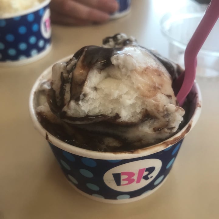 photo of Baskin-Robbins Non-dairy Mint Chocochunk Ice Cream shared by @malise on  27 May 2022 - review