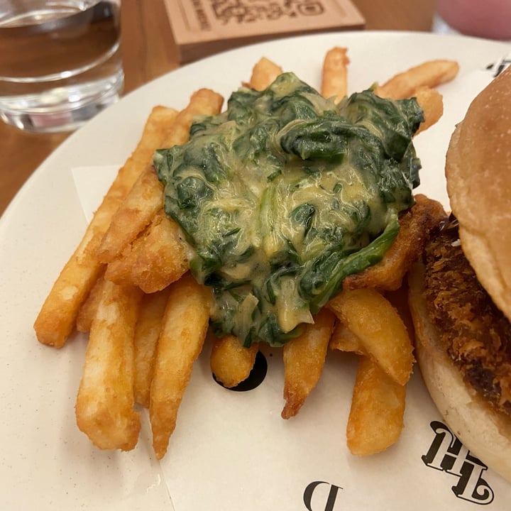 photo of Love Handle  Cream Spinach-loaded Fries shared by @dafnelately on  08 Jun 2022 - review