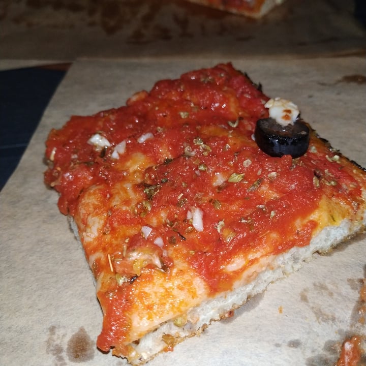 photo of IL LOCA Pizza a Taglio Marinara shared by @bananapower on  30 Apr 2022 - review