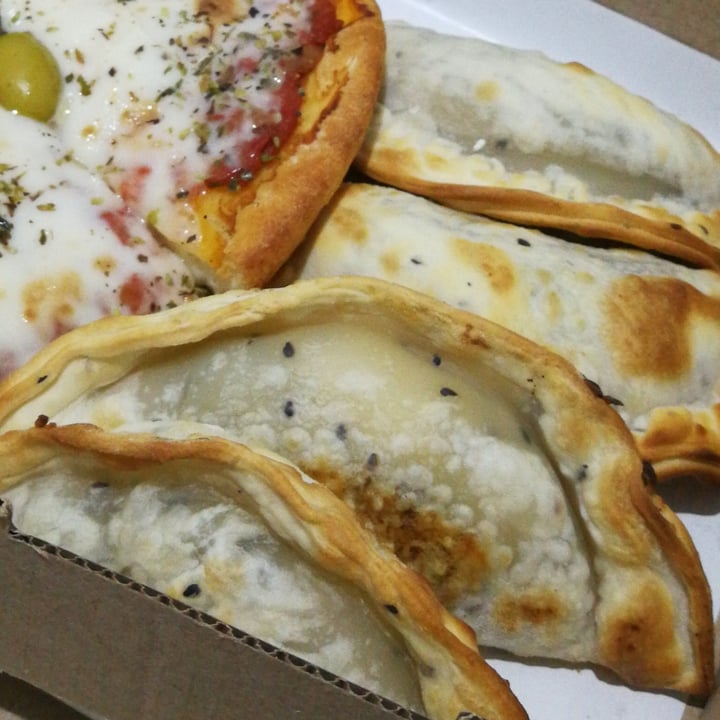 review photo of Empanadas de 10 Empanada de acelga y queso shared by @aileng7 on 26 Sep 2021 - review