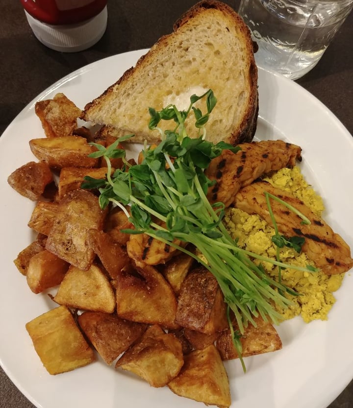 photo of Green Bar Full Vegan Breakfast shared by @lunatoon17 on  15 Dec 2019 - review