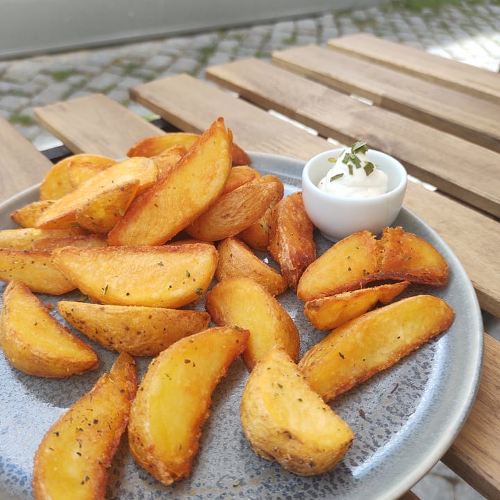 photo of Kind Kitchen Fried Potato Wedges With Mayonnaise shared by @monicamarcos on  05 Aug 2021 - review