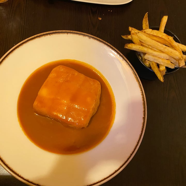 photo of Kong - Food Made With Compassion Francesinha shared by @vanesca on  28 May 2022 - review