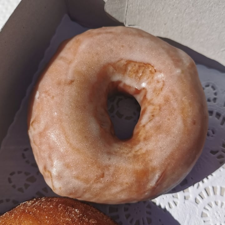 photo of Hulis Donuts Glazed Donut shared by @viiathevegan on  23 Sep 2021 - review