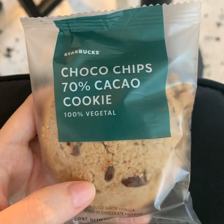 photo of Starbucks choco chips 70% cacao cookie shared by @casivegannnnn on  11 Dec 2022 - review