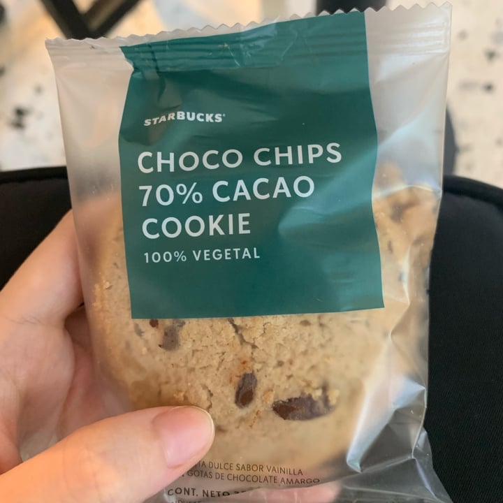 review photo of Starbucks choco chips 70% cacao cookie shared by @casivegannnnn on 11 Dec 2022 - review