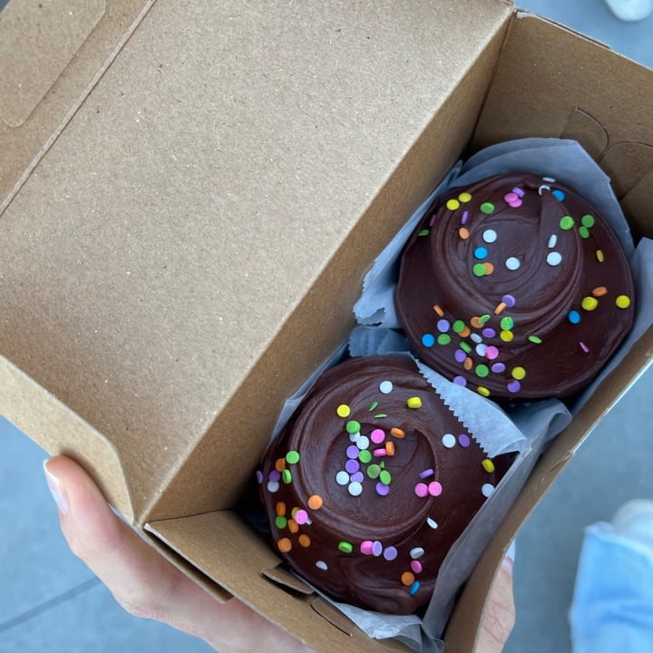 review photo of Frosted Cupcakery Chocolate vegan cupcake shared by @vivicmrnp on 12 Sep 2021 - review