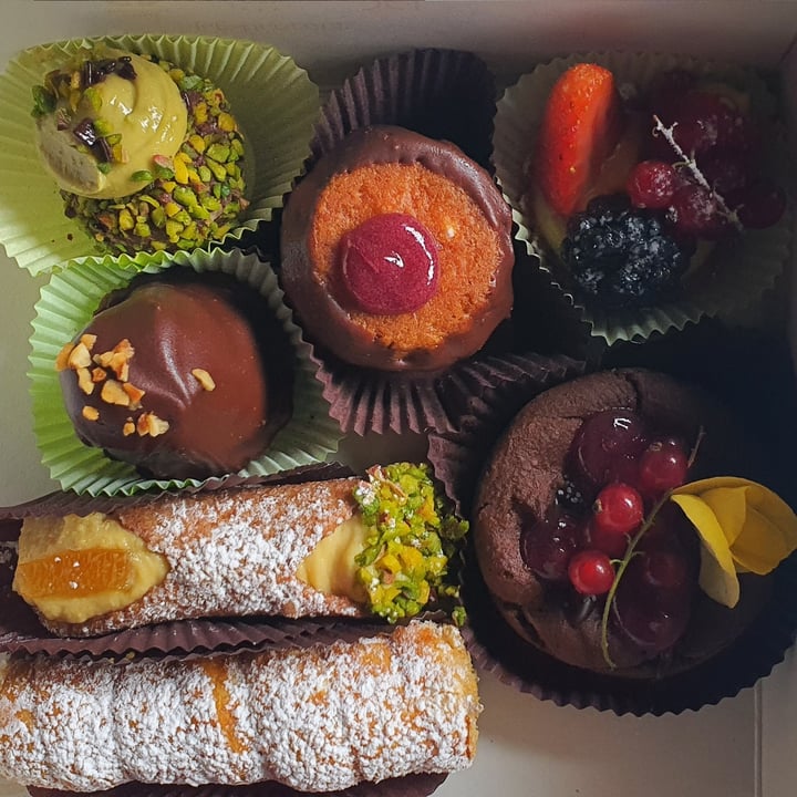 photo of Leccornie pasticcini misti shared by @httpgiuliadeangelis on  22 Oct 2022 - review