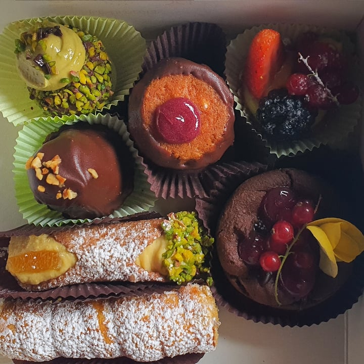 review photo of Leccornie pasticcini misti shared by @httpgiuliadeangelis on 22 Oct 2022 - review
