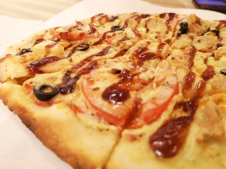 photo of WS Deli Experience Store Bbq Chicken Pizza shared by @raffymabanag on  04 Dec 2018 - review