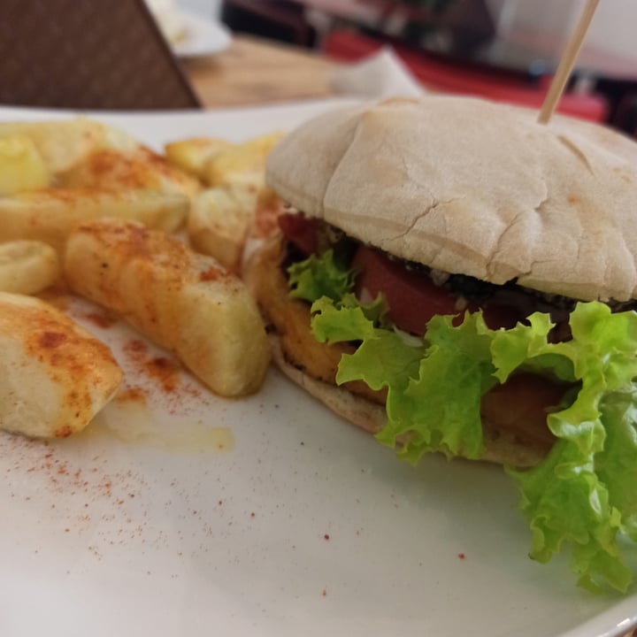 photo of Vegoto Fast Food Hamburguesa Caraota shared by @mrpmilo on  23 Sep 2021 - review