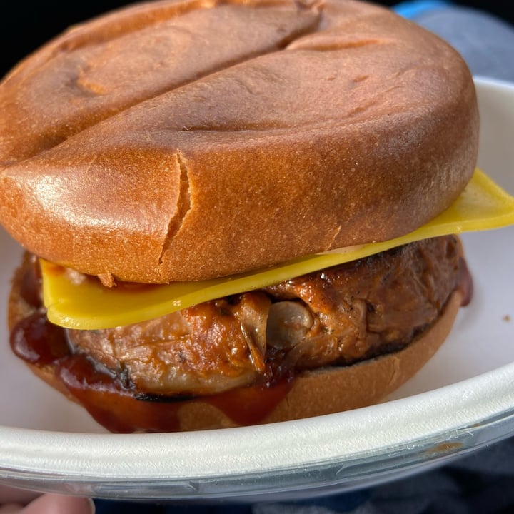 photo of ROOTS at the beach Short-Rib Burger shared by @simplyhan on  16 Oct 2021 - review