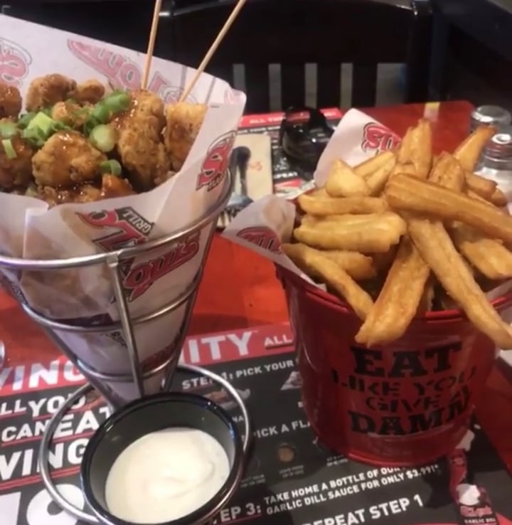 photo of St. Louis Bar & Grill Cauliflower Wings shared by @crystallengua on  03 Sep 2019 - review