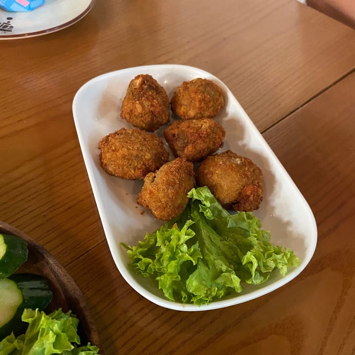 photo of nomVnom Bistro Mushroom Fritters shared by @dafnelately on  04 Sep 2022 - review