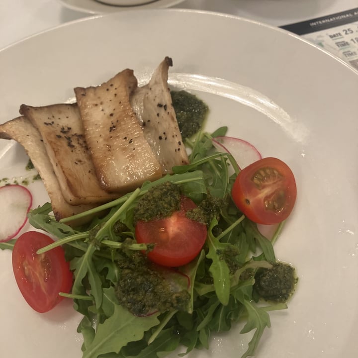 photo of Paul Pesto Oyster Mushroom Salad shared by @asneezeortwo on  26 Nov 2022 - review