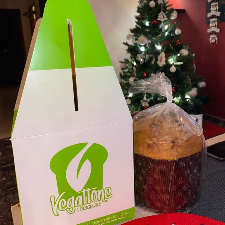 photo of Vegattone Panettone shared by @fedeveg2010 on  26 Dec 2021 - review