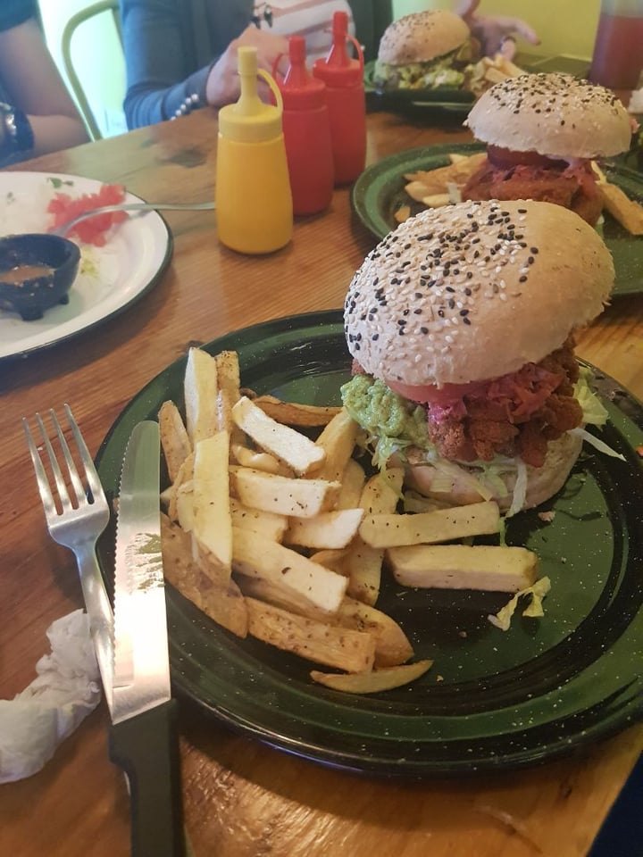 review photo of Revolucion Verde Chickn free Diablo Burguer shared by @robmarom on 31 May 2019 - review