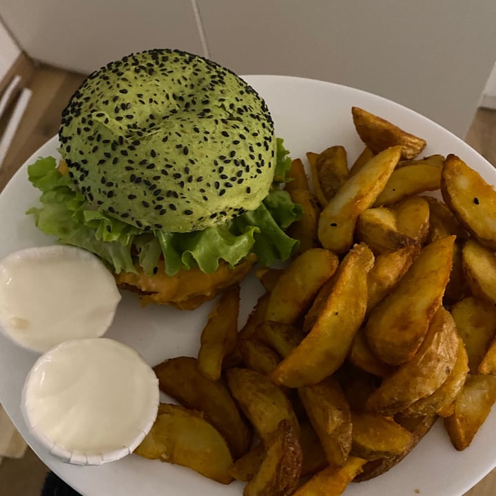 review photo of Flower Burger Roma Jungle burger shared by @gvroma on 19 Apr 2021 - review