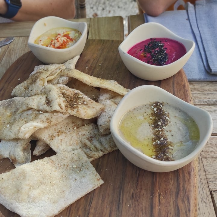 review photo of Lamucca de Andes (Organik ⚡ Parriya) hummus clásico, de lebrejas y de remolacha shared by @rachelr on 30 Oct 2022 - review
