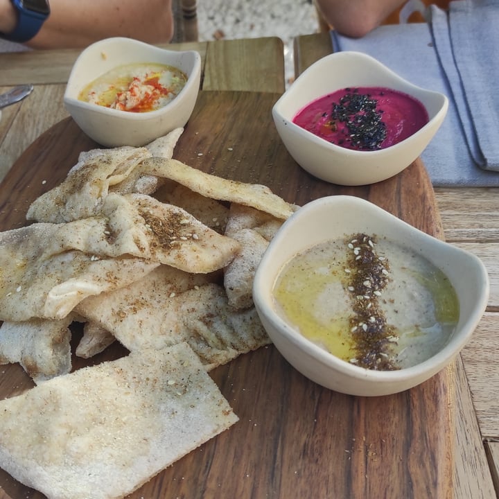 photo of Lamucca de Andes (Organik ⚡ Parriya) hummus clásico, de lebrejas y de remolacha shared by @rachelr on  30 Oct 2022 - review