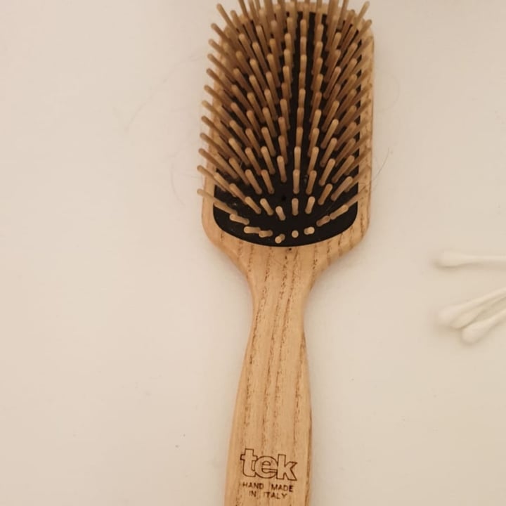 photo of Tek Brushes Società Benefit Spazzola rettangolare media a dente corto shared by @memma00 on  29 Nov 2021 - review