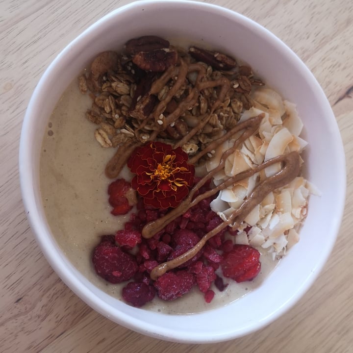 photo of Lexi's Healthy Eatery Caramel Crack smoothie bowl shared by @michelleking on  29 Mar 2021 - review
