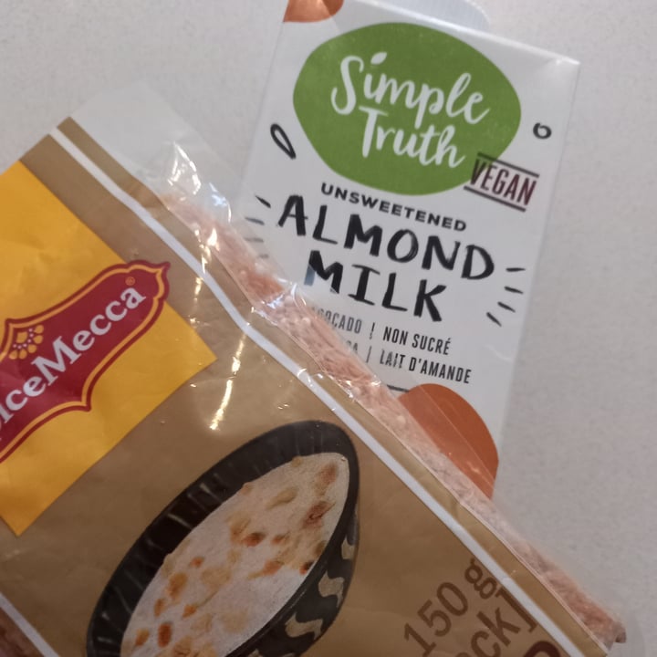 photo of Simple Truth Unsweetened Almond Milk shared by @mariskar on  30 Jul 2021 - review