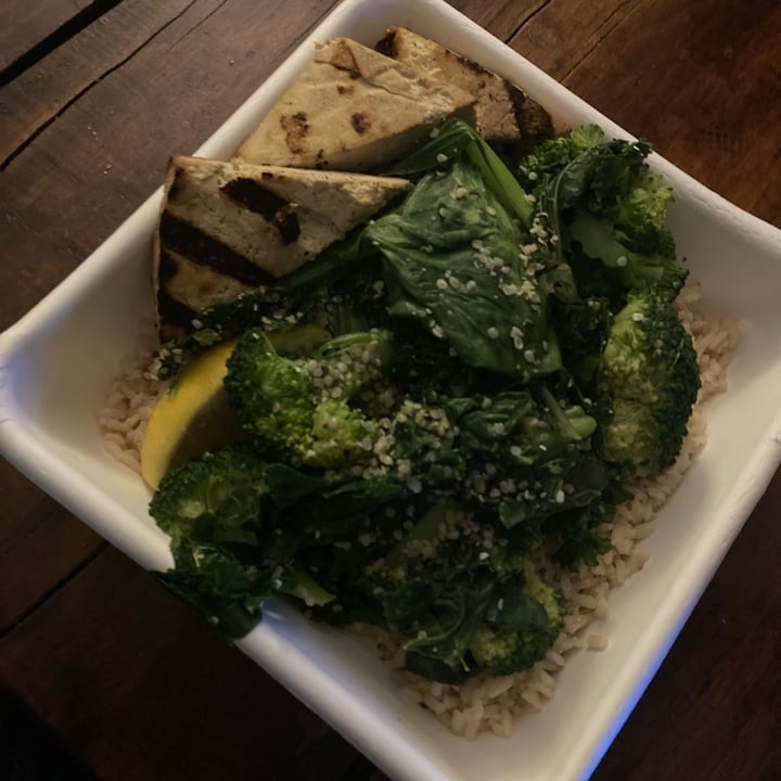 photo of Fresh on Bloor Essentials Bowl shared by @shlumpadinka on  07 Jan 2023 - review