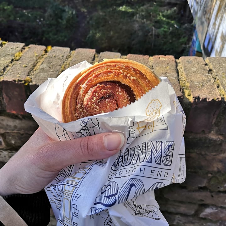 photo of Dunn's Bakery Cinnamon Roll shared by @ilariag on  18 Mar 2022 - review