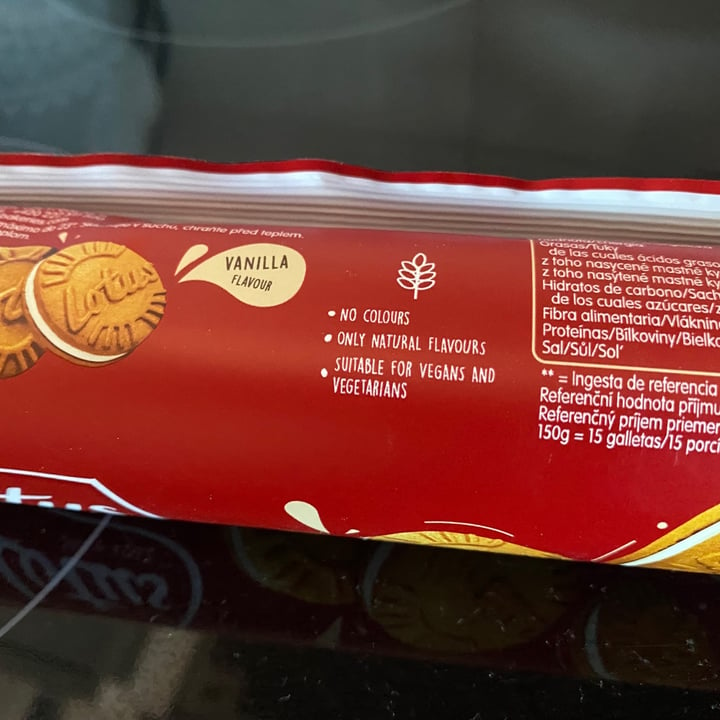 photo of Lotus Biscoff Biscoff Cream Biscuits  Vanilla Flavour shared by @granadavegana on  20 May 2021 - review