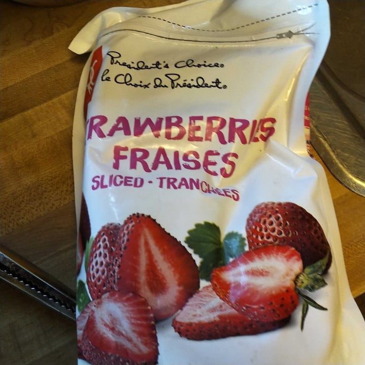 review photo of President's Choice Strawberries slices shared by @clutteredcat on 08 Jun 2021 - review