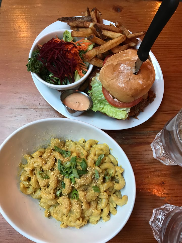 review photo of MeeT in Gastown Mac and cheese shared by @mayaswift on 27 Apr 2018 - review