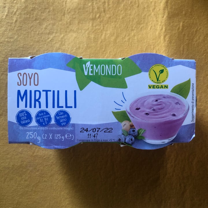 photo of Vemondo blueberry yogurt shared by @eleonoraltieri on  13 Jun 2022 - review