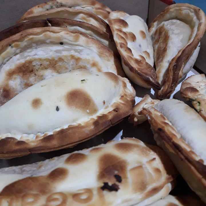 review photo of Empanadas de 10 Empanada jamón y queso shared by @argoroth on 21 Jan 2021 - review