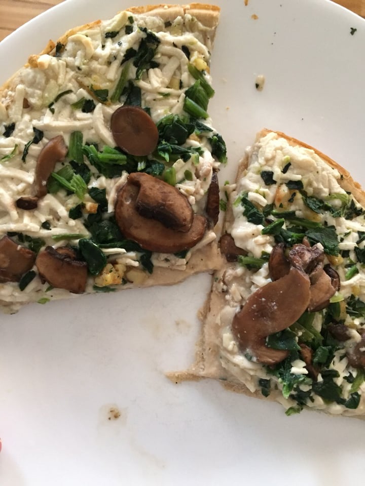 photo of Daiya Spinach & Mushroom Pizza shared by @rachel0211 on  17 Mar 2019 - review