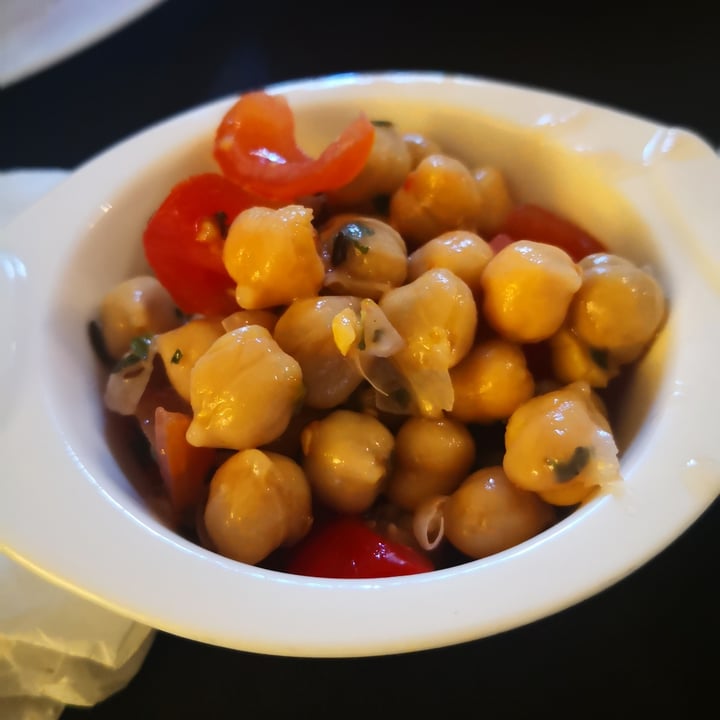 photo of Suraja insalata di ceci e pomodori shared by @eugygin on  08 May 2022 - review