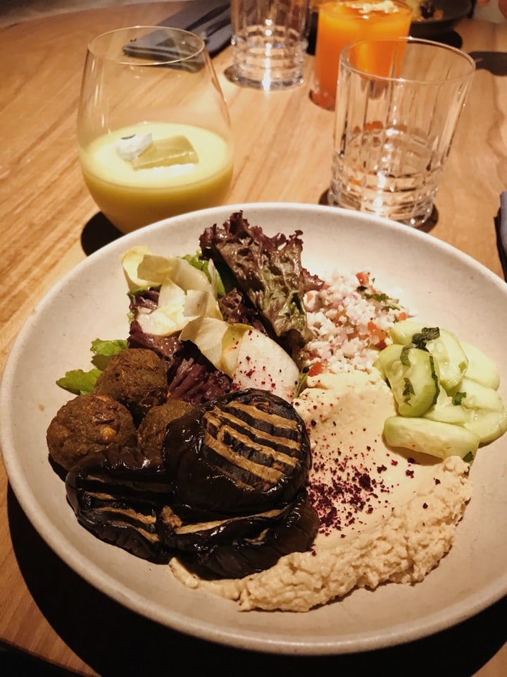 photo of Sacro Mezze Bowl (Hummus- Eggplant- Falafel- Cauliflower Tabbouleh) shared by @constanzapacheco on  25 Nov 2019 - review