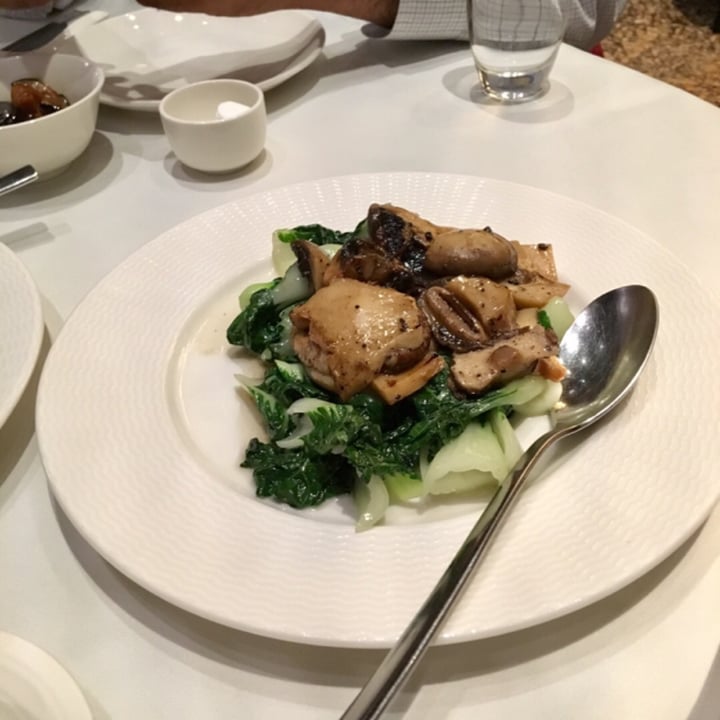 photo of Shisen Hanten Sautéed seasonal vegetable with duo mushrooms and truffle oil shared by @vikas on  09 Nov 2018 - review