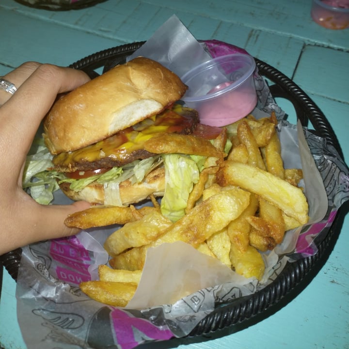 review photo of Lado V Hamburguesa Podrán shared by @camilaferrari on 10 Oct 2021 - review