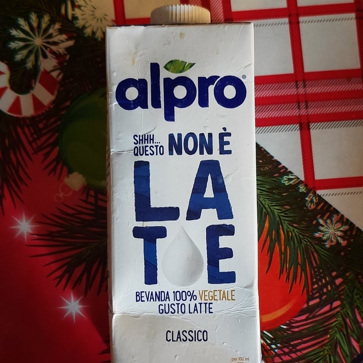 review photo of Alpro This is Not Milk Classic Questo Non è Late Classico shared by @cristinamiraldi on 22 May 2022 - review