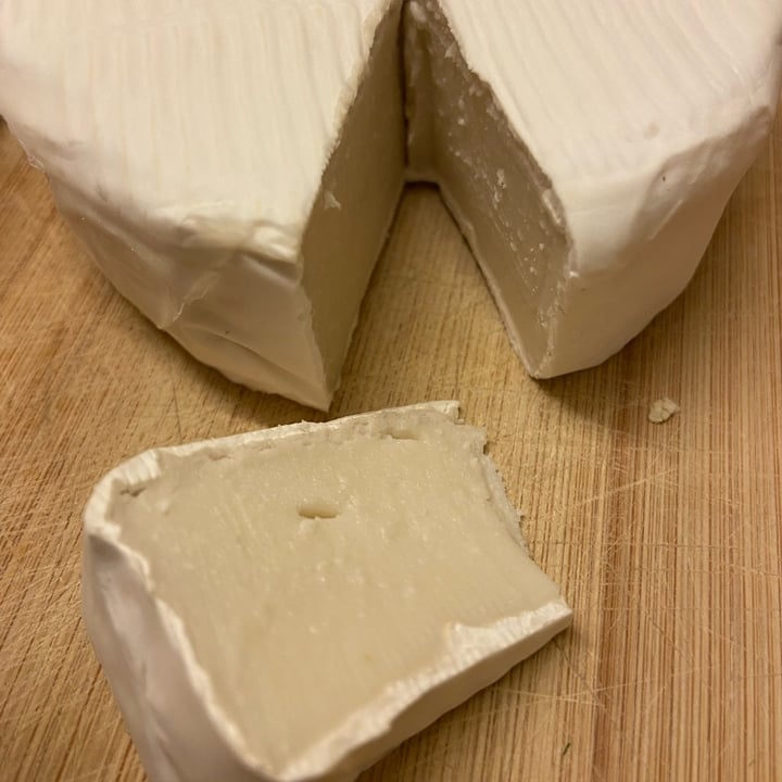 review photo of Honestly Tasty Shamembert vegan cheese shared by @prisca on 16 Jan 2022 - review
