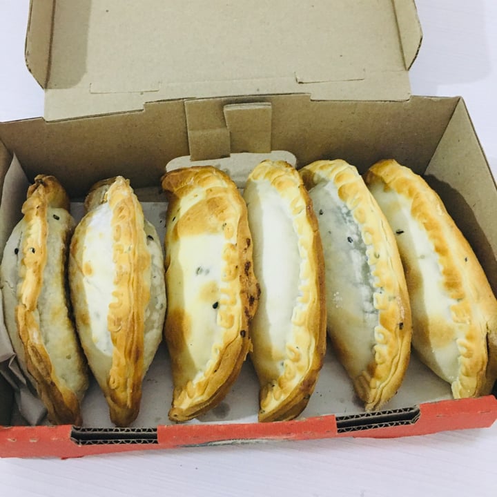 photo of Empanadas de 10 Empanadas de Acelga Y Muzzarella Vegana shared by @sofiporti on  15 Sep 2020 - review
