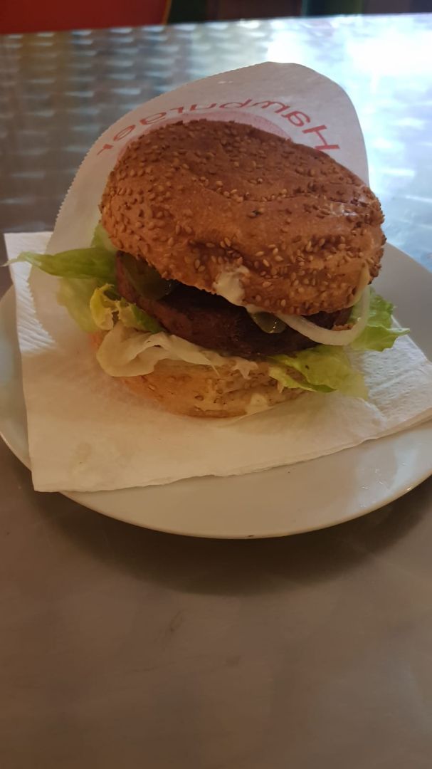 photo of Yoyo Foodworld Hot-chili Burger shared by @tzlilgoldner on  21 Jan 2020 - review