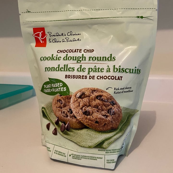 review photo of President's Choice chocolate chip cookie dough rounds shared by @misshappe on 22 Aug 2021 - review
